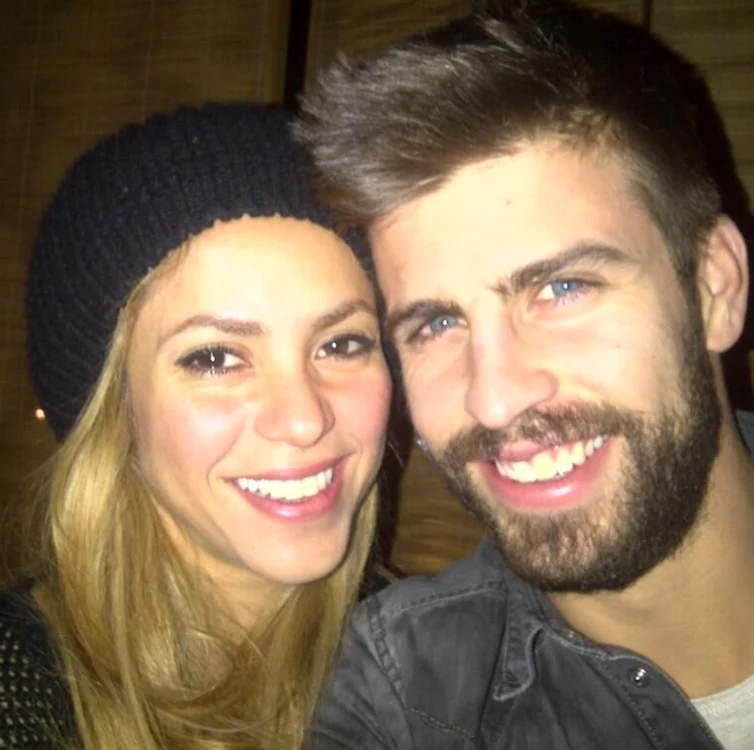 Shakira şi Pique (foto Twitter)