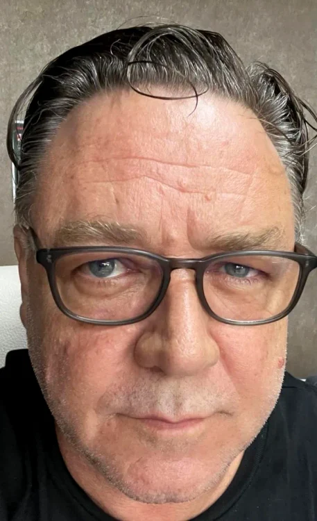 Russell Crowe și a dat jos barba, X jpg