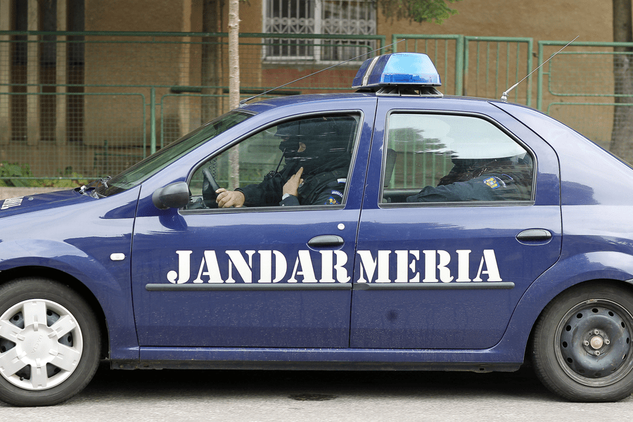 Bărbat prins a treia oară la volan fără permis auto. Le-a spus jandarmilor că a mers la piață 