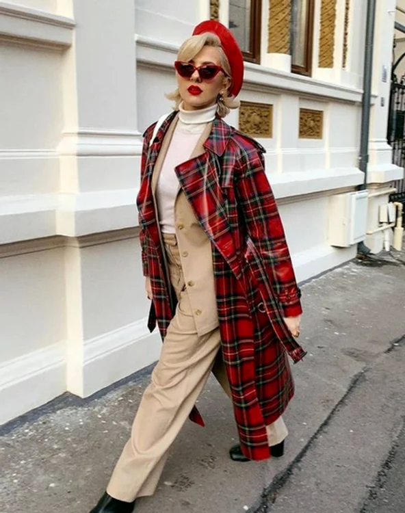 
    Trenciul Burberry costă 700 de eurofoto: Instagram  