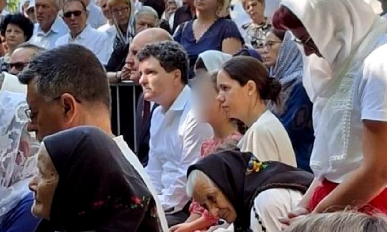 Nicușor Dan a participat la slujba hramului Mănăstirii Sâmbăta de Sus FOTO: Facebook