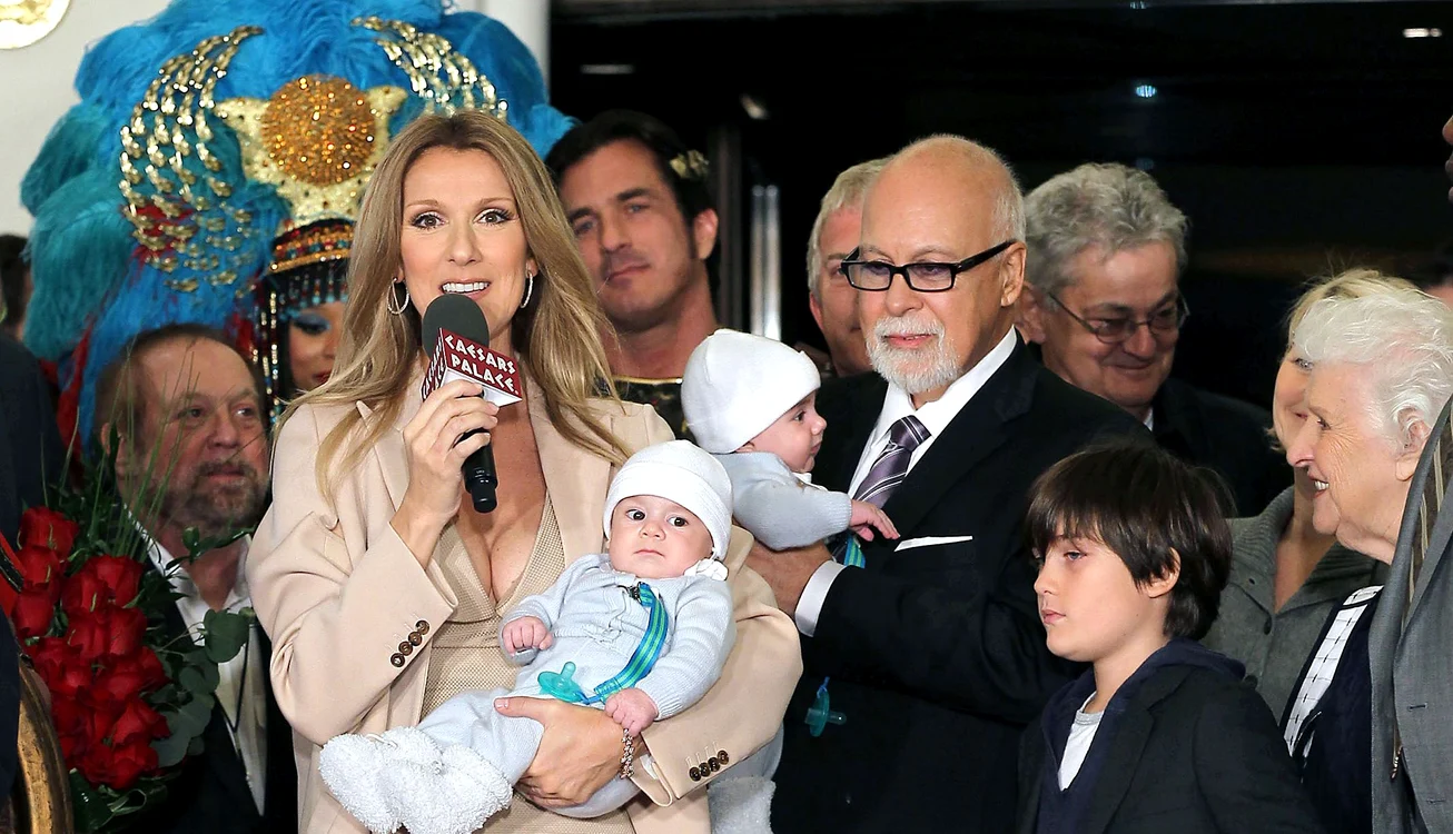 Celine Dion, alături de Rene Angelil şi cei trei copii ai lor, Rene-Charles şi gemenii Eddy şi NelsonFoto: Wenn