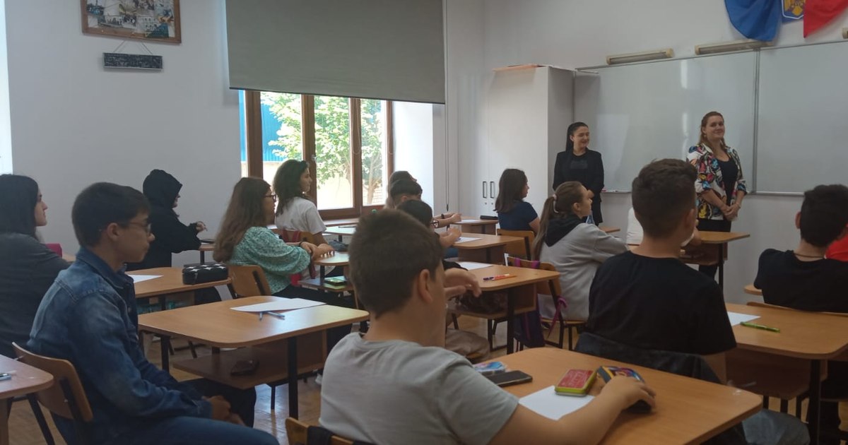 Elevii învață despre fraudele bancare