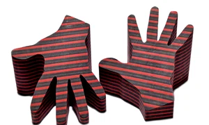 Doru Covrig Doua maini,model cu roșu și negru, polimer, 17x25x18cm, 1995 jpg
