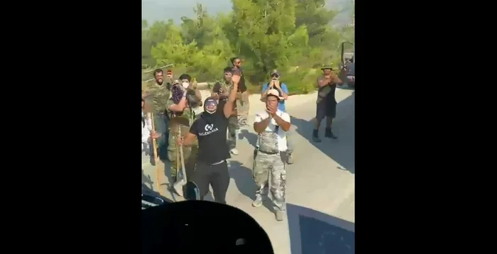 Pompierii români ajută la stingerea incendiilor de vegetație din Grecia. FOTO Captură video