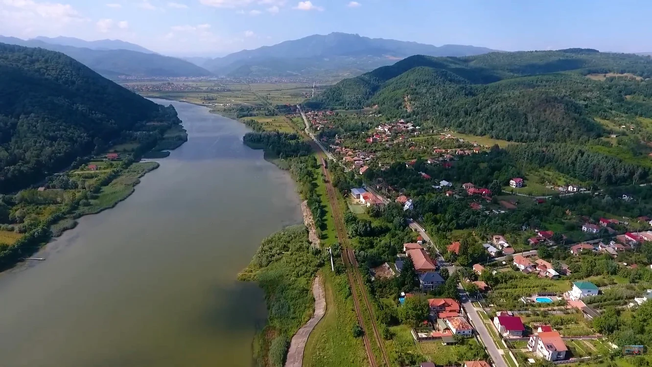 Varianta de ocolire a DN7 dintre Râmnicu Vâlcea și Călimănești Căciulata-în dreapta imaginii Arhivă