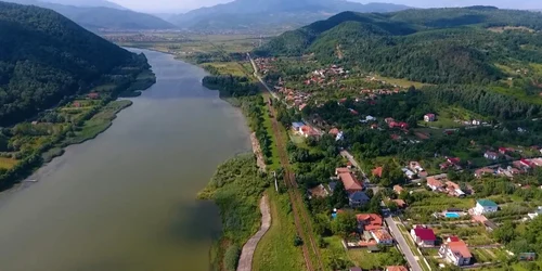 Zona pe unde va trece Centura Vâlcii despre Defileul Oltului - porțiunea din dreapta Oltului Foto YouTube jpg