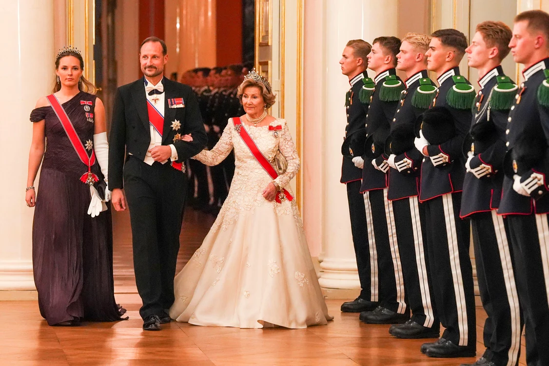 Prințesa Moștenitoare Ingrid Alexandra, Regele Haakon și Regina Sonja, Profimedia (2) jpg