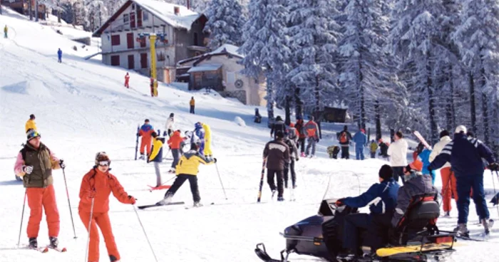 Pârtiile de ski sunt principala atracţie în zonele turistice montane. FOTO: Arhivă