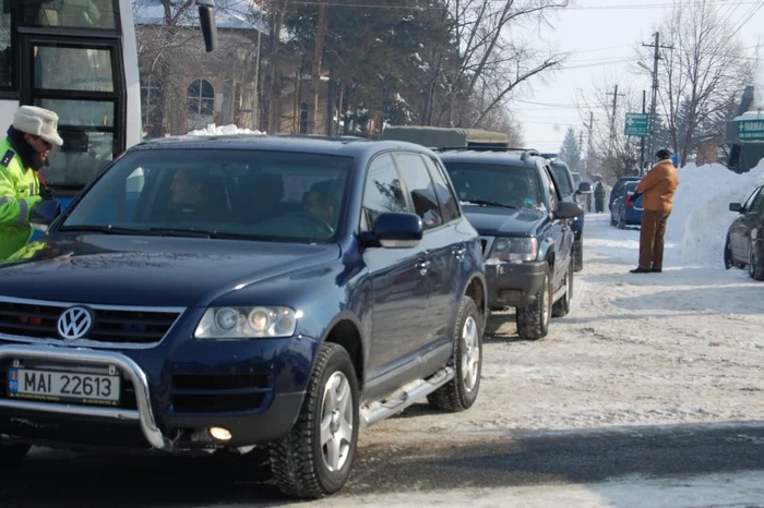 Delegaţia Ministerului de Interne, în momentul sosirii la Dumbrăveni 