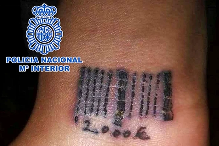 Fata astfel tatuată era tot de origine română