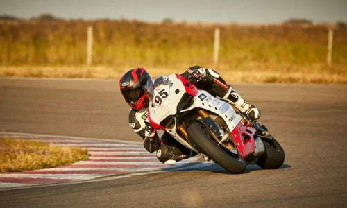 Motociclistul Robert Muresan, in actiune jpeg