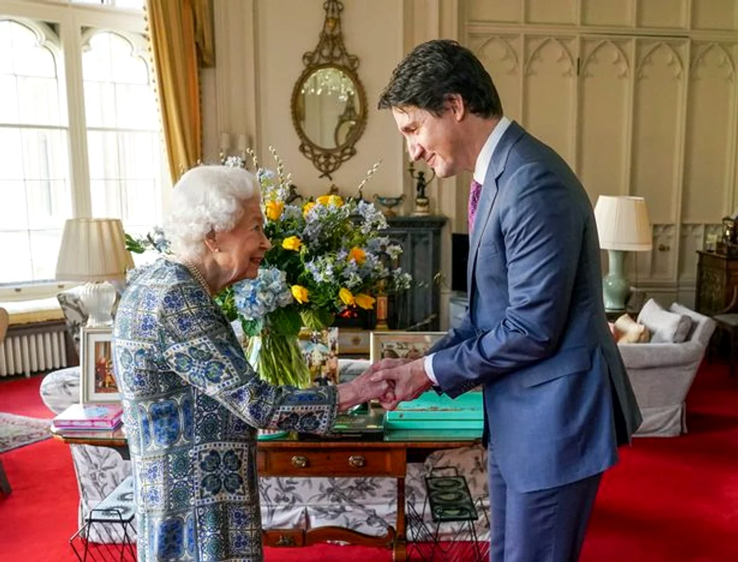 Regina Elisabeta Justin trudeau jpg