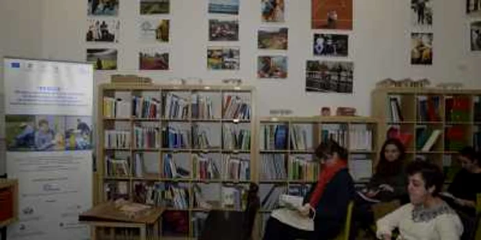 Adina Milan (în dreapta imaginii)
