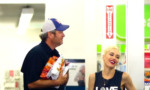 *EXCLUSIVE* Gwen Stefani and Blake Shelton take the kids on a trip to CVS jpeg