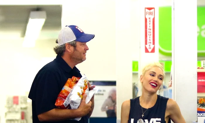 *EXCLUSIVE* Gwen Stefani and Blake Shelton take the kids on a trip to CVS jpeg