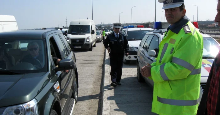 Sute de maşini au trecut prin filtrele de poliţie