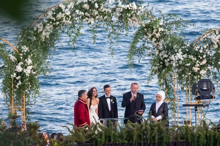 Recep Erdogan, președintele Turciei, a fost prim martor la nunta lui OzilFoto: Profimedia
