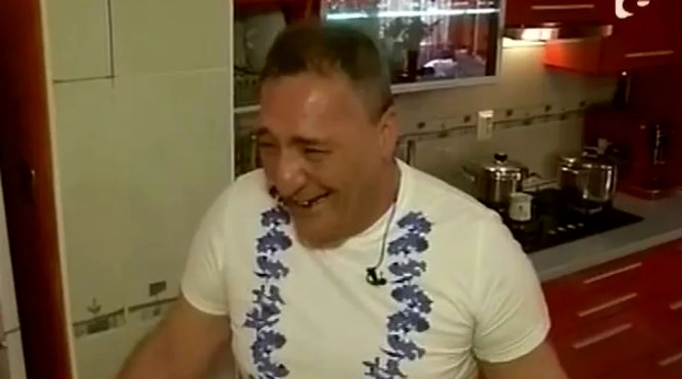 
    Nelson Mondialul zice că a cunoscut-o pe Laura Pausini. (captură Antena 1)  