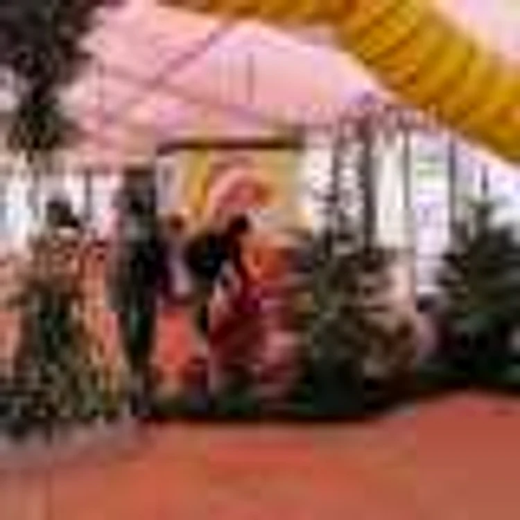 Casa lui Moş Crăciun este amenajată în pavilionul expoziţional din Cetate. 