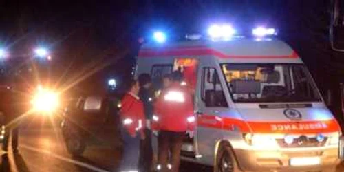 Cei doi soţi au fost transportaţi de urgenţă la spital