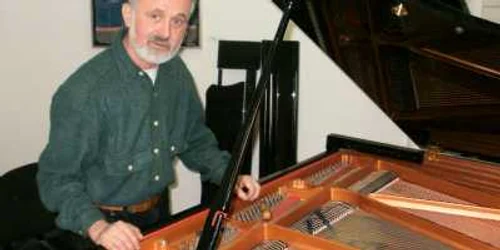 Profesorul Gavril, singurul reparator de piane din Arad