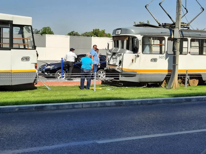 Investigaţia poliţiştilor merge pe două piste: neatenţia vatmanului sau defecţiunea sistemului de frânare.  FOTO Marina Paul- Facebook