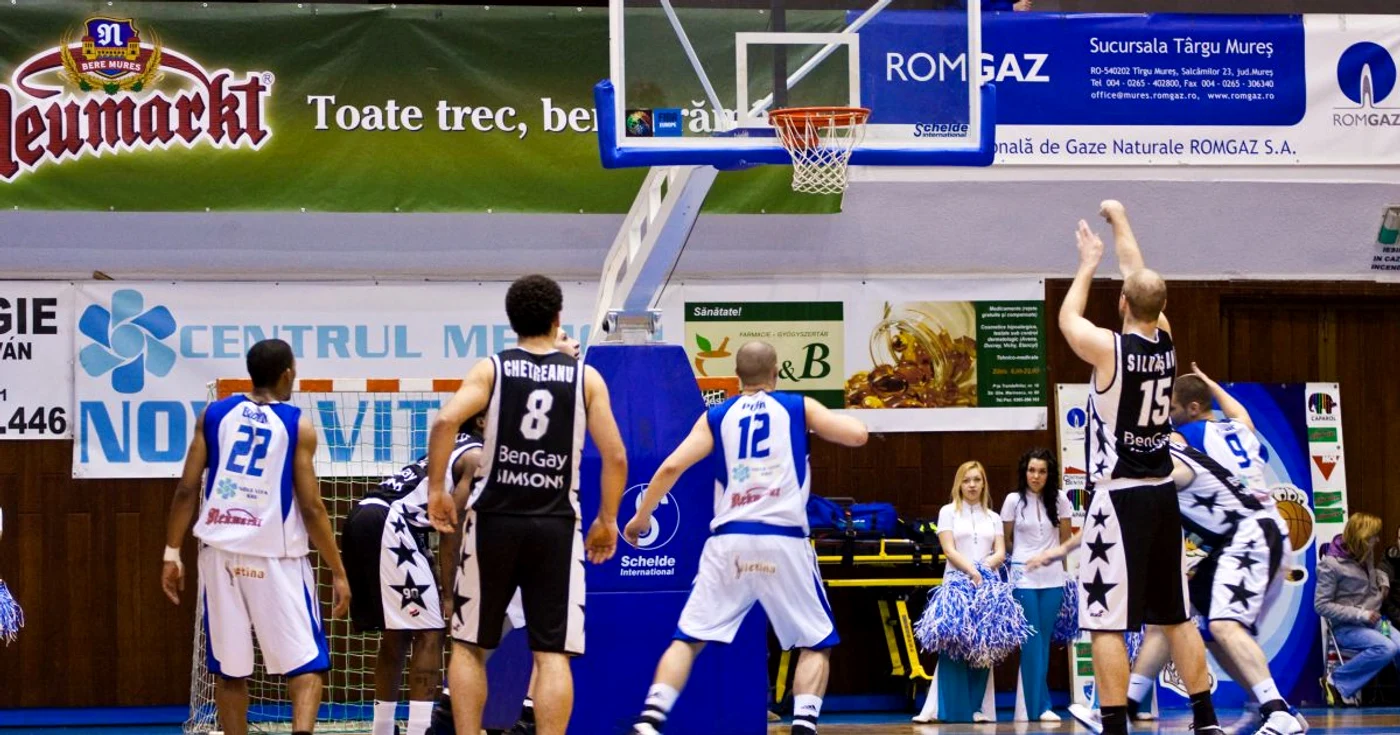 BC Mureş întâlneşte formaţia U Mobitelco Cluj în play-off-ul campionatului (foto: Radu Roşca)