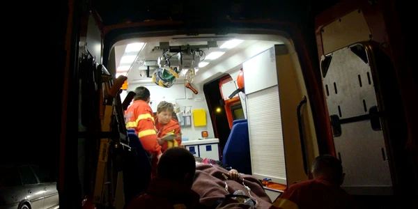 Femeia a fost transportată de urgenţă la Spitalul Judeţean Arad