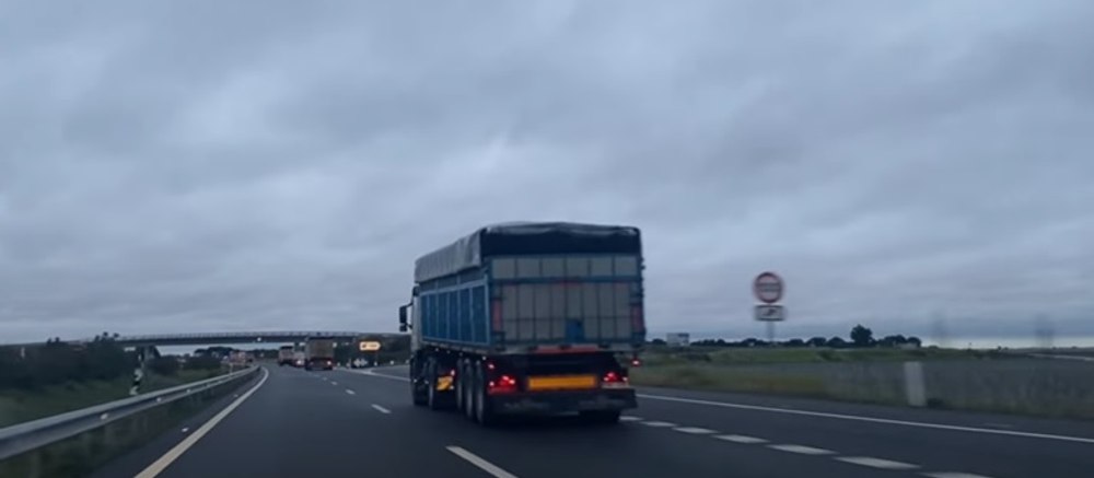 Un șofer român de TIR  conducea băut în Spania. Nivelul de alcoolemie i-a speriat și pe polițiști