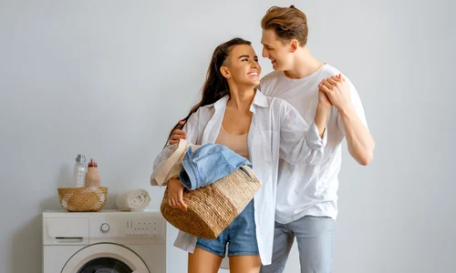 Cum ti ar putea imbunatati viata intima curatenia de primavara  Sursa foto shutterstock 2119185203 jpg