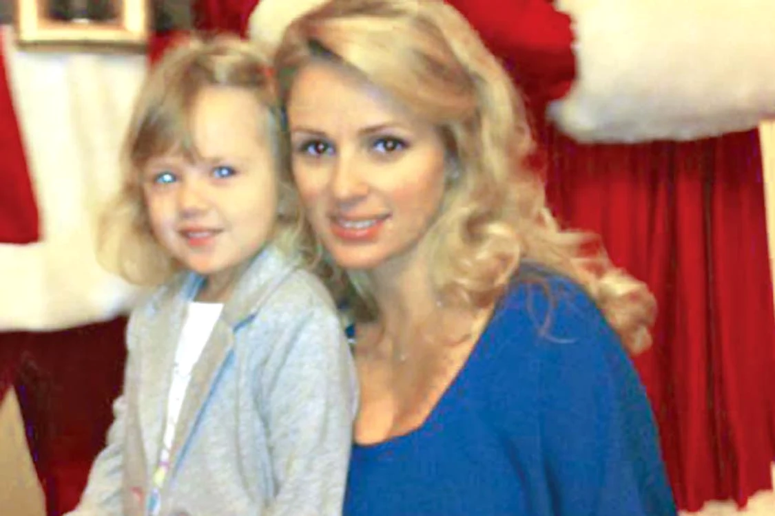Sara, fetiţa fostei „bebeluşe”, s-a apucat recent de tenis (FOTOGRAFII: ARHIVĂ PERSONALĂ)