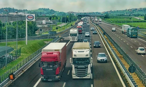 Camioane autostrada - pixabay jpg