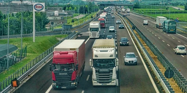Camioane autostrada - pixabay jpg