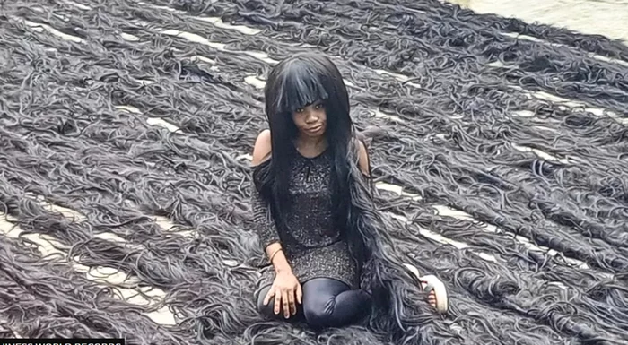 Helen Williams și cea mai lungă perucă din lume. Sursa foto: Guinness World Record