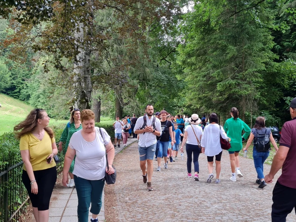 O noapte de cazare la Sinaia este la fel de scumpă ca la Mamaia, dar staţiunea montană este plină de turişti FOTO Diana Frîncu