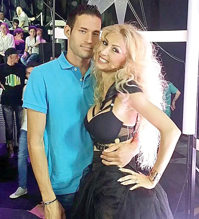 
    Misty a avut câteva ședinţe foto în care a pozat extrem de sexy  