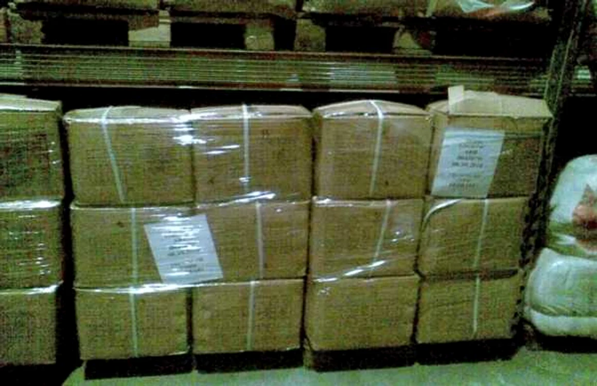 Costumele de sport se aflau în cutii din carton