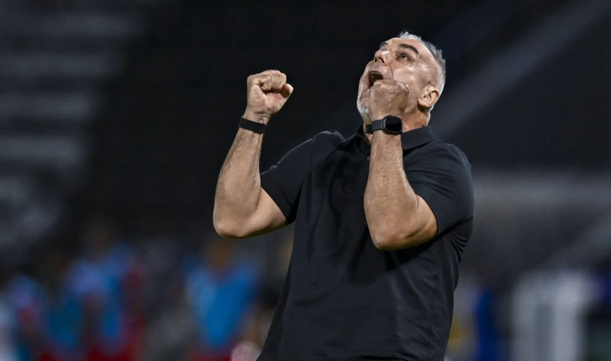 Cosmin Olăroiu a fost prezentat oficial la Al-Jazira. Românul ajunge la al șaselea club din Golf