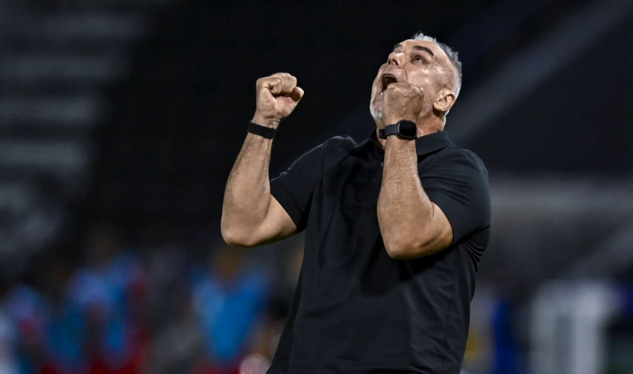 Cosmin Olăroiu va lupta pentru titlu în Emiratele Arabe Unite (FOTO: Profimedia)