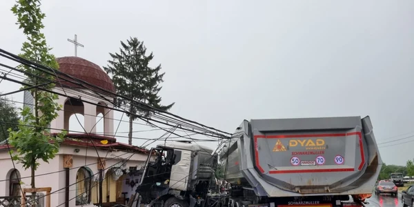 tir intrat in capela bisericii