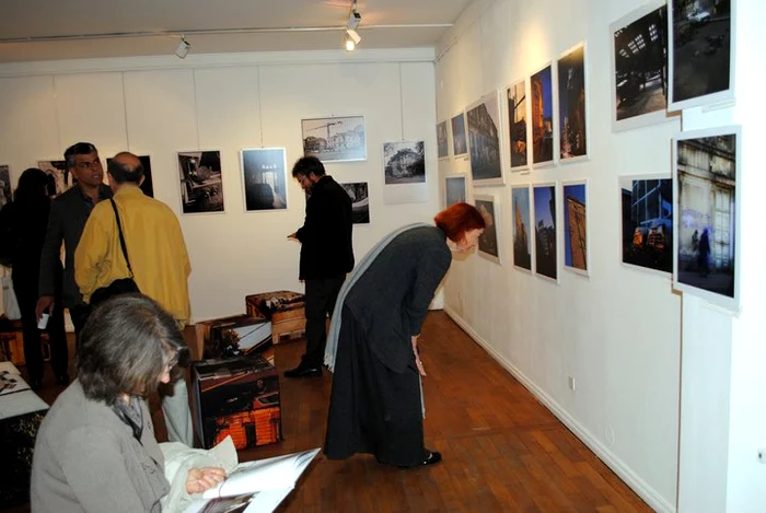 "Bucureştiul neiubit", în expoziţie la Paris