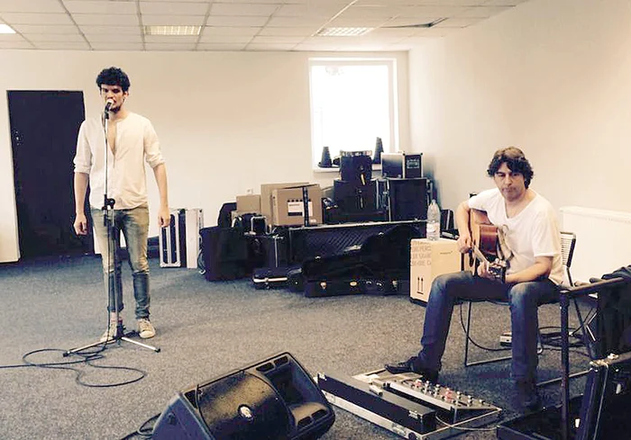 
    Tudor Chirilă părea foarte  determinat la repetiții și abia  așteaptă să revină pe scenă  