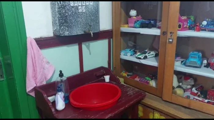 Ligheanul de plastic pe post de chiuvetă FOTO Alina Iosif