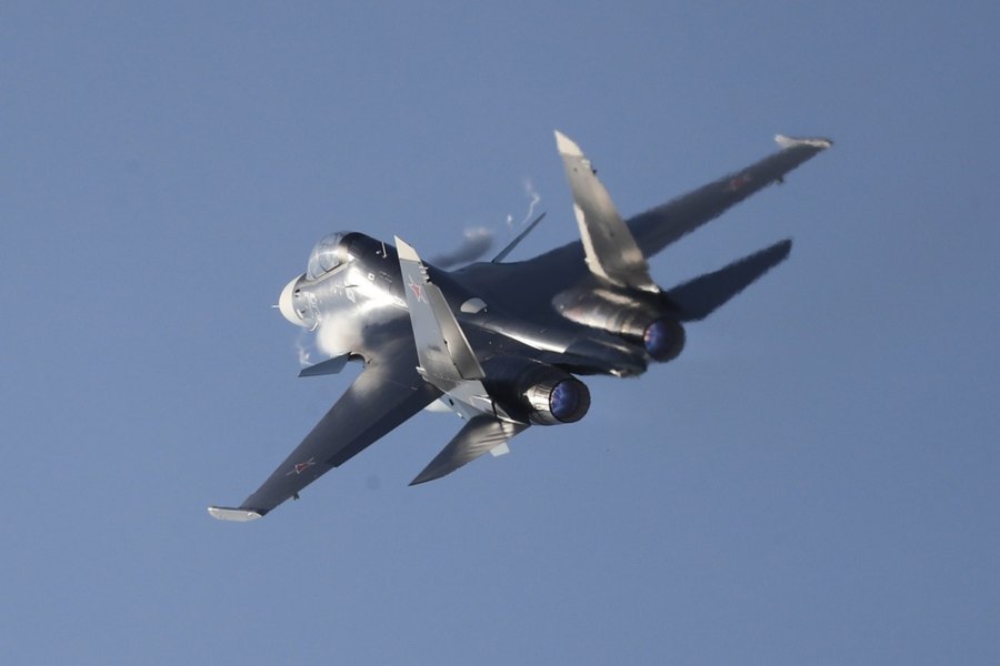 Avionul lui Putin, escortat în premieră de avioane de luptă pe teritoriul Rusiei VIDEO