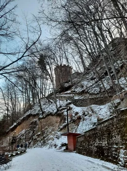 Castelul Turn de la Băile - Olăneşti - Vâlcea Foto Camy Tănasie