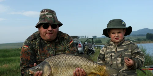 Pescarii au posibilitatea să se cazeze în campingurile din apropierea bălţilor