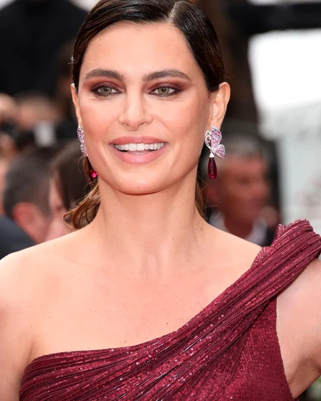 Catrinel Menghia, splendidă la Festivalul de Film de la Cannes / foto: Instagram