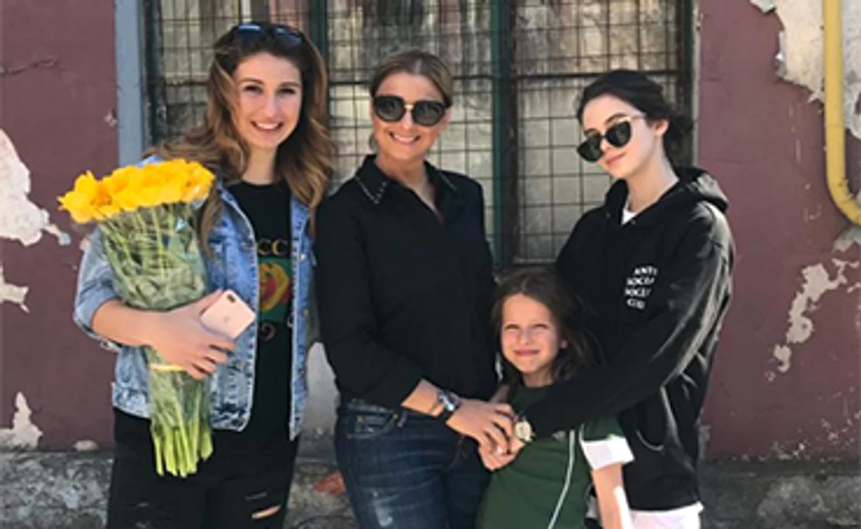 Mândră de Rebecca, Sarah şi de Laurenţiu Junior