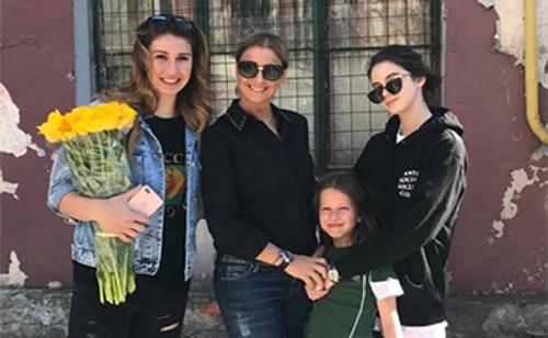 Mândră de Rebecca, Sarah şi de Laurenţiu Junior